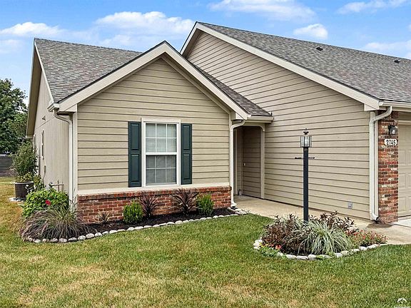 3rd image of 2745 Coralberry Ct