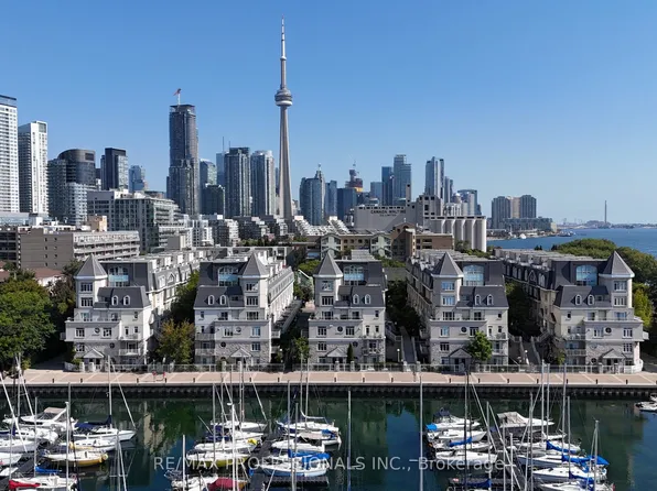 36 Stadium Rd #579, Toronto, ON M5V 3P4