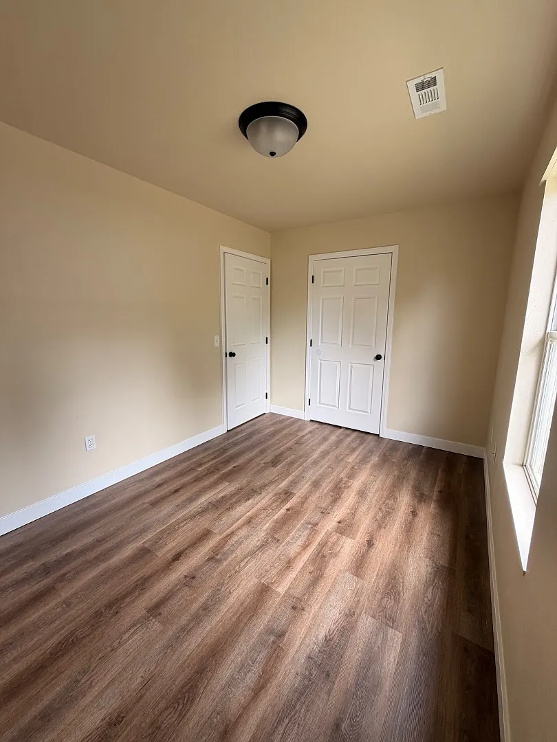 804 Elm St - A — Photo 3