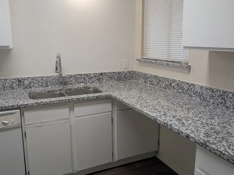 2411 Windy Pine Ln — Photo 7