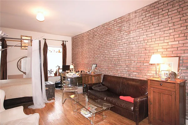 Rented by R New York | media 30