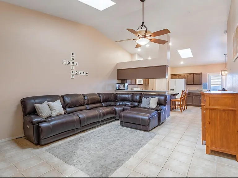 11385 S Kingman Ave — Photo 2