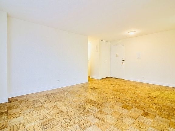 5th image of 400 E 71st St APT 21U