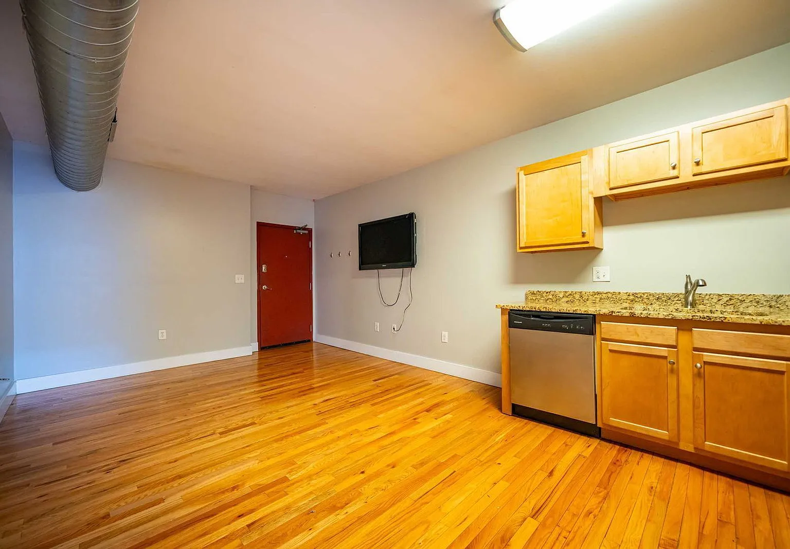3 bed, 1.0 bath, $1,895 — Photo 2