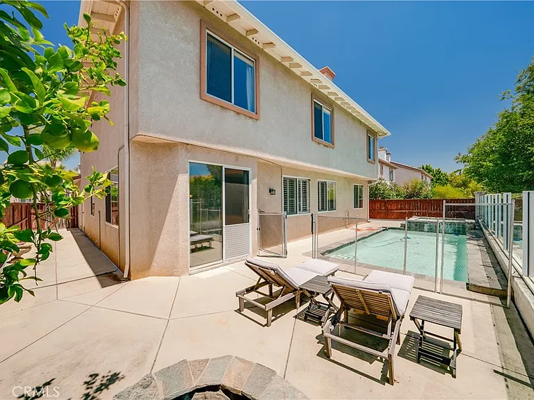 45277 Chateau Ct — Photo 6