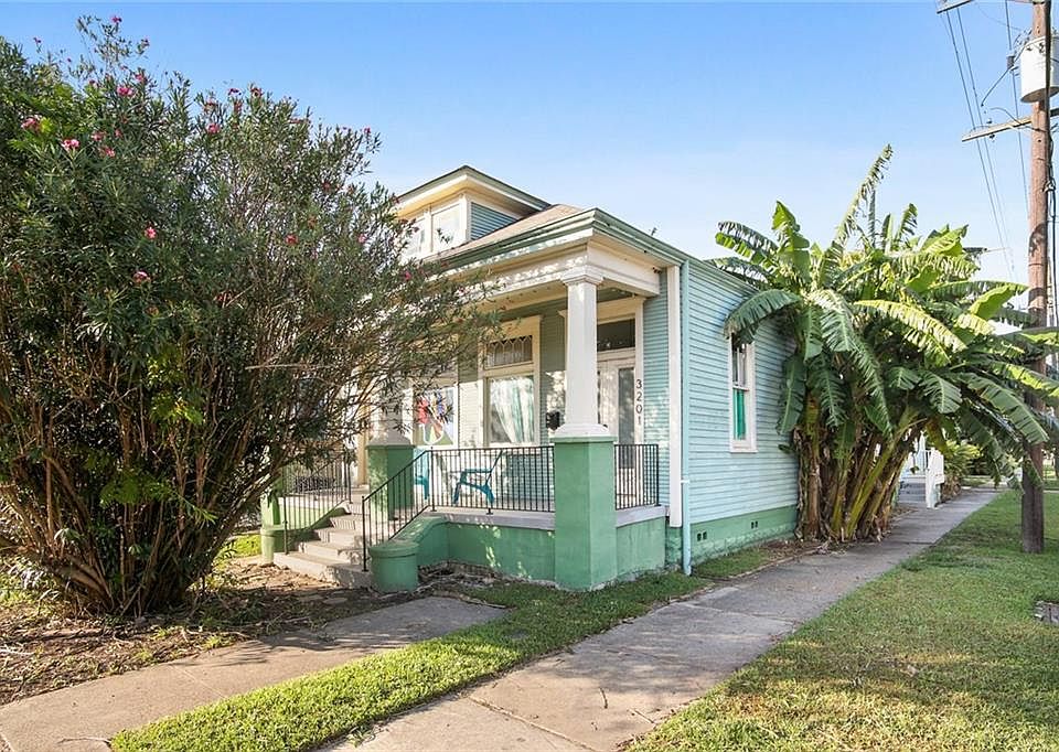 1st image of 3201 Banks St