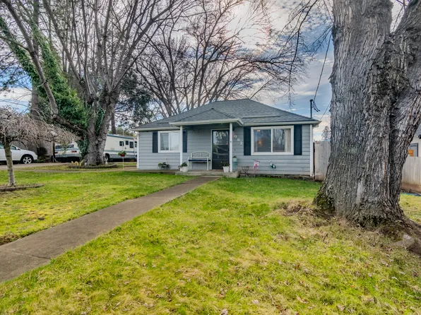 2082 College Way, Medford, OR 97504