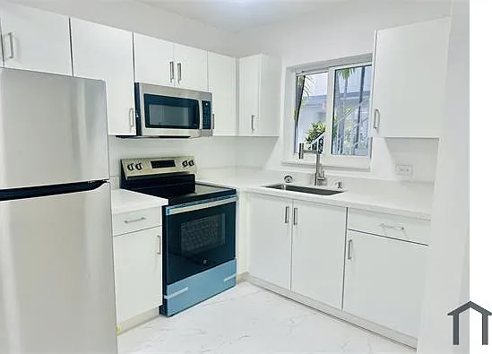 1 bed, $2,000 — Photo 1