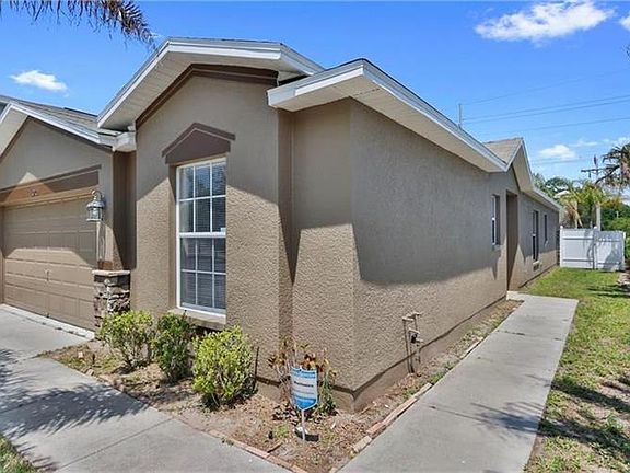 3rd image of 8040 Carriage Pointe Dr