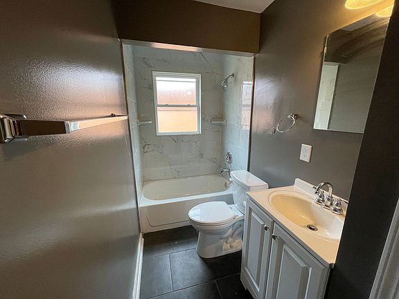5th image of 3036-3040 Hackberry St #3036-7
