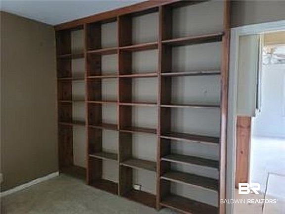 3rd image of 4665 Indian Springs Dr