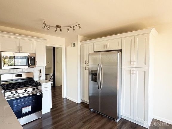 4th image of 238 Raritan Blvd