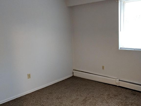5th image of 1725 Garden Ln APT 2