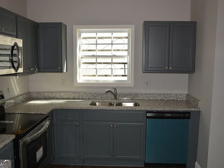 910 McDaniel St SW — Photo 8