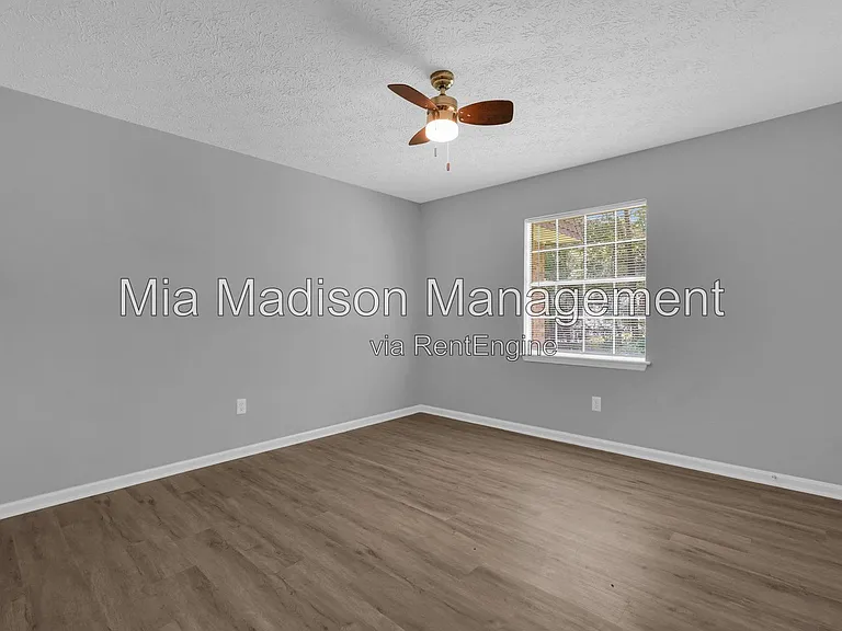 111 E Mell St #24 — Photo 28