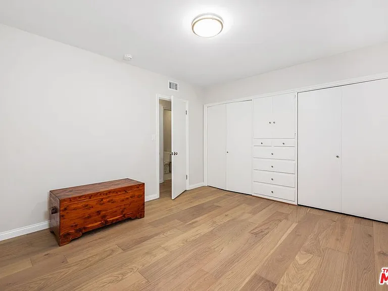 6204 S Corning Ave — Photo 31