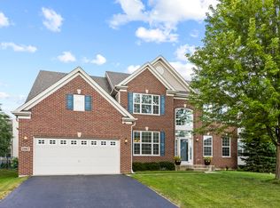 2067 Amelia Ln, Hoffman Estates, IL 60192