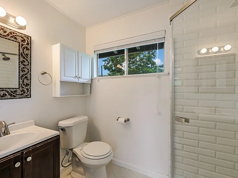 4904 Creekline Dr — Photo 6