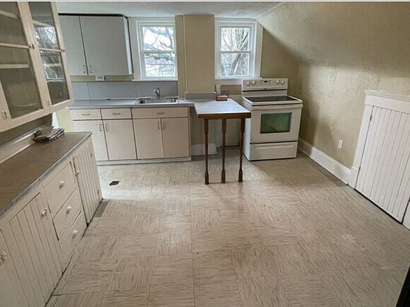 4th image of 7111 Elton Ave