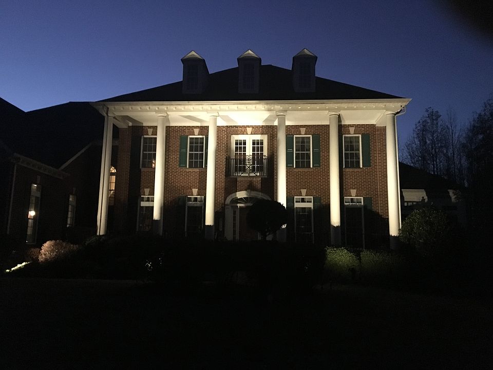 Mount Vernon Brick Colonial