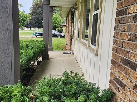 4th image of 7455 Lupine Ave