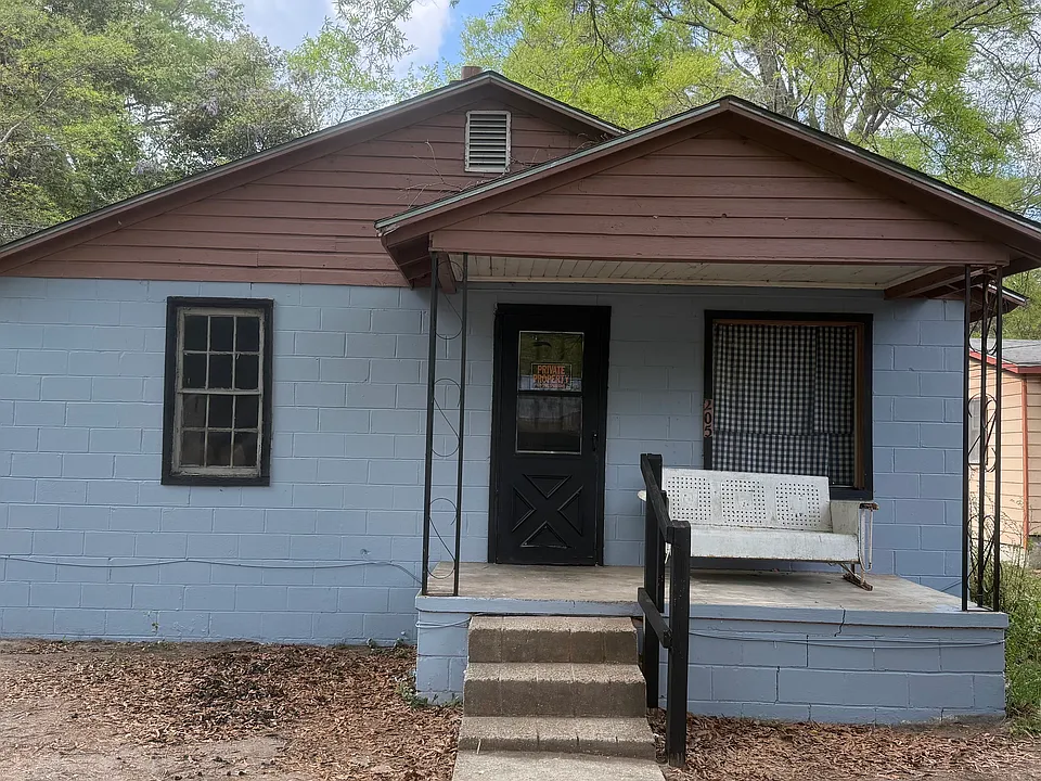 205 2nd Ave