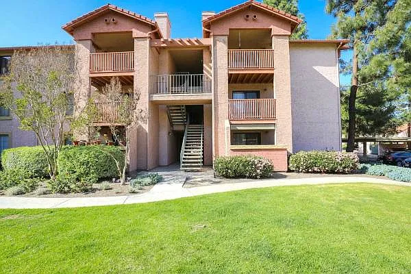 1 bed, 704 sqft, $2,375 — Photo 1