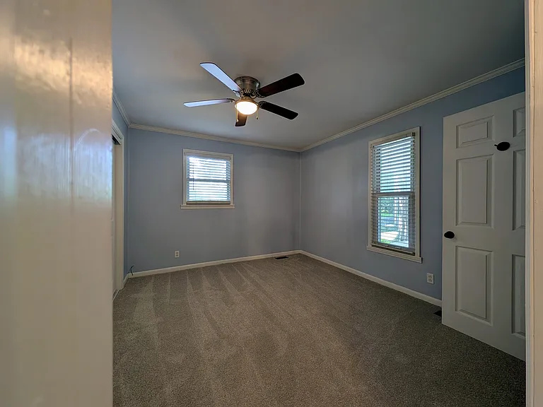107 W Cooper St — Photo 30