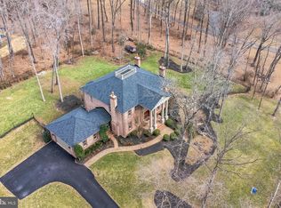 10420 Adel Rd, Oakton, VA 22124