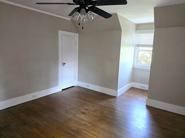 1046 N Main St — Photo 9