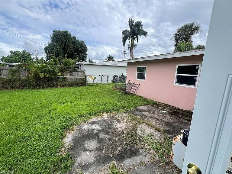 160 Brooks Rd — Photo 18
