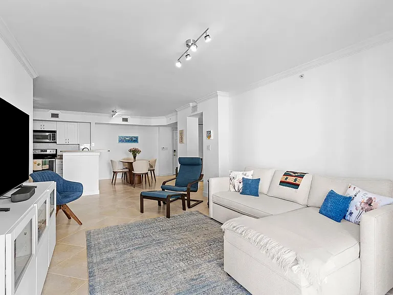 1801 N Flagler Dr #303 — Photo 5
