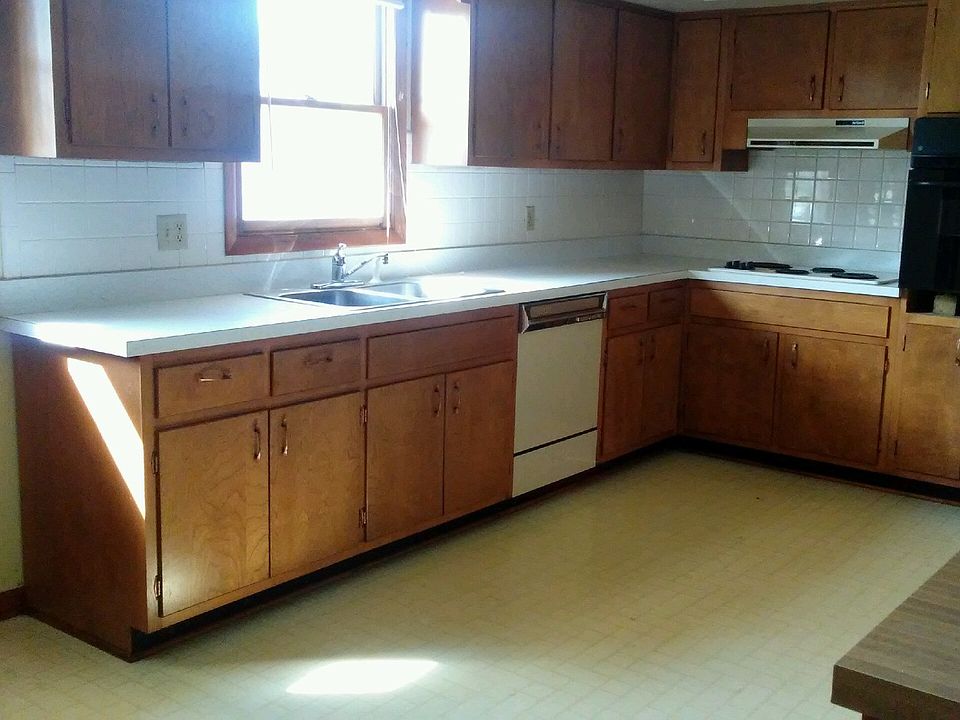 2nd image of 106 11th St