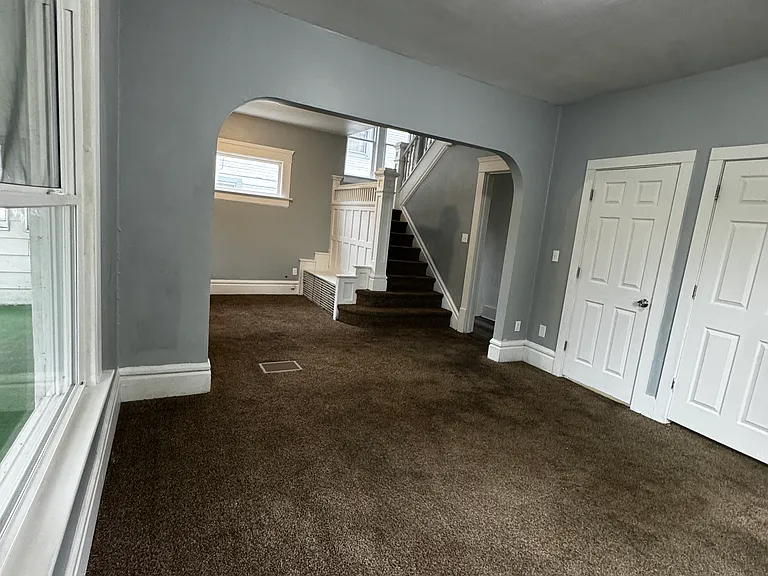 599 Rhodes Ave — Photo 5