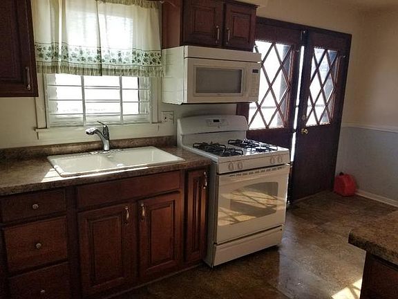 4th image of 8805 Central Ave