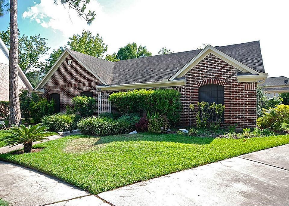 1st image of 15035 Rock Knoll Dr