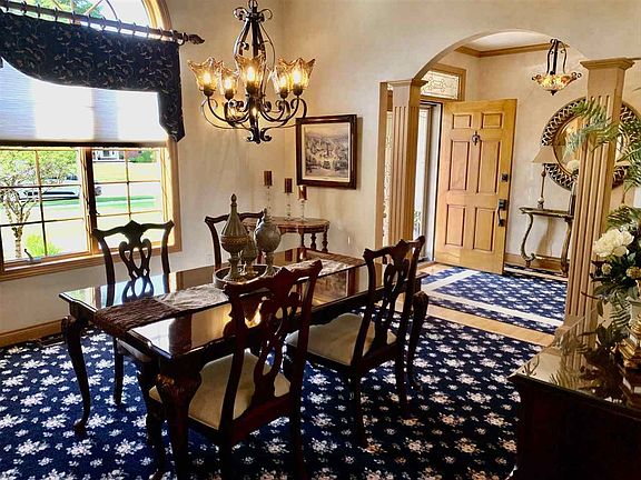 Dining room off front foyer