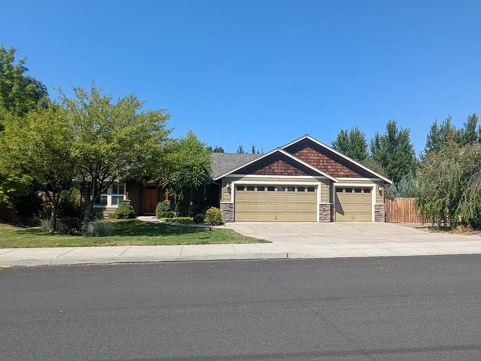 2041 SW Obsidian Ave