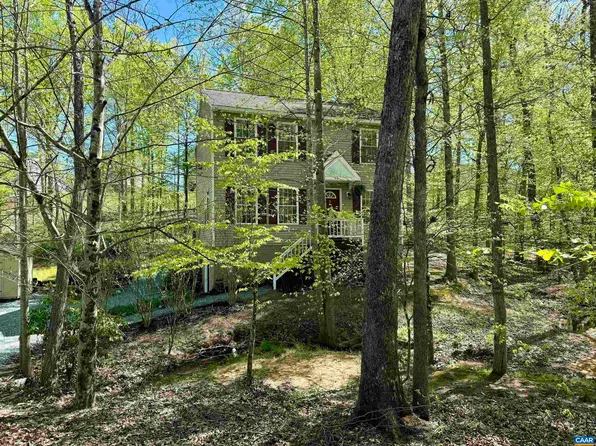 95 Riverside Dr, Palmyra, VA 22963