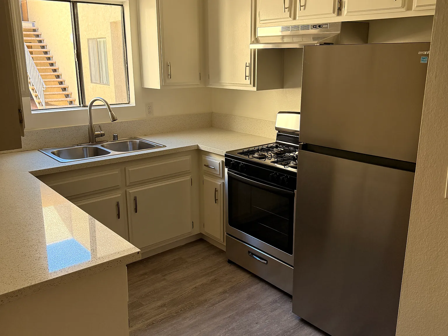 1 bed, 965 sqft, $2,195 — Photo 3