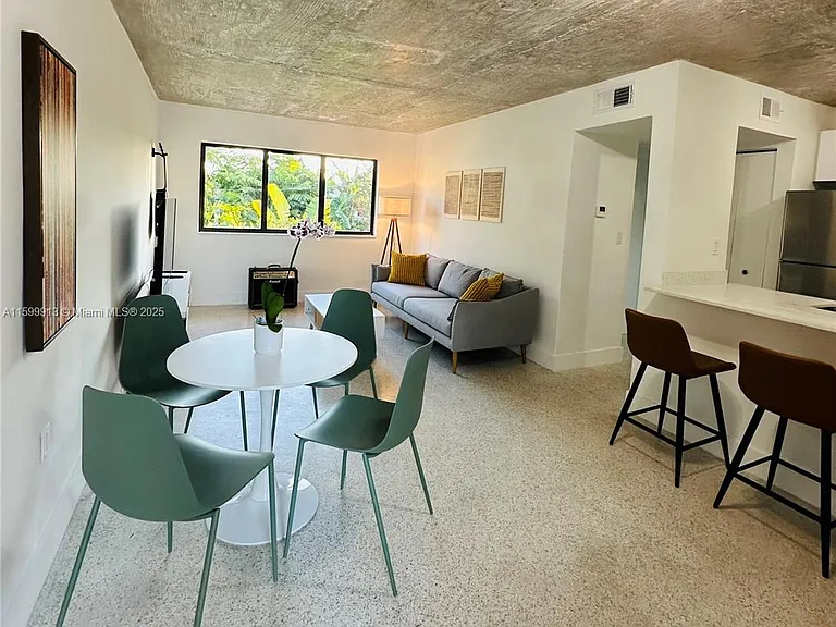 190 NW 69th St #7 — Photo 14