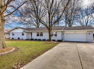 107 W Cedar Ave, Effingham, IL 62401