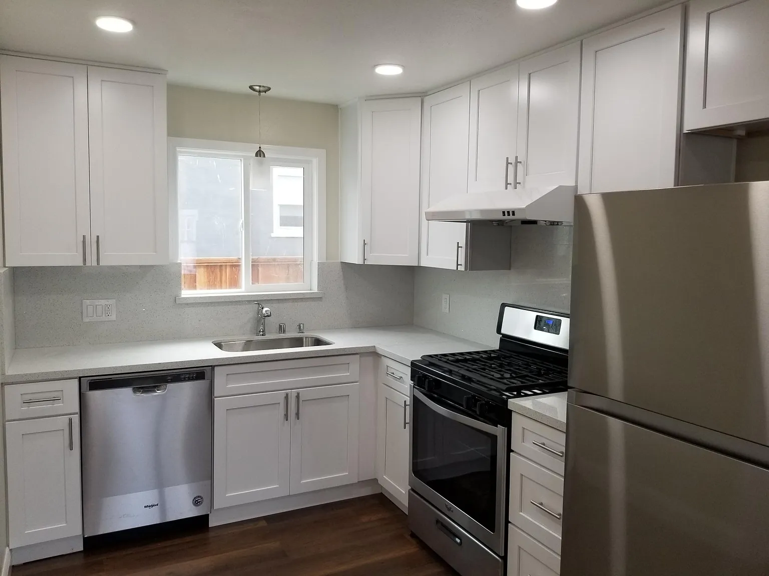 3 bed, 800 sqft, $1,250 — Photo 2