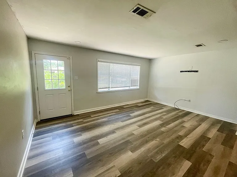 235 Baugh St — Photo 4