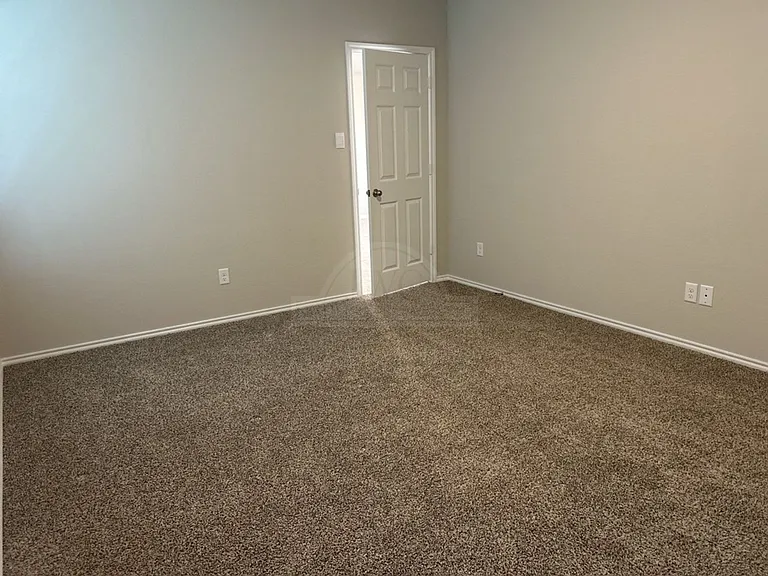 1319 Iron Horse Dr — Photo 17