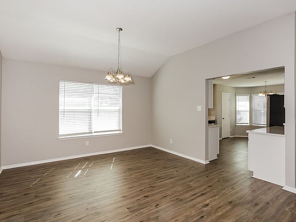 5th image of 1013 Carlin Ln