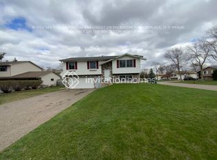 3216 80th Ave N, Brooklyn Park, MN 55443