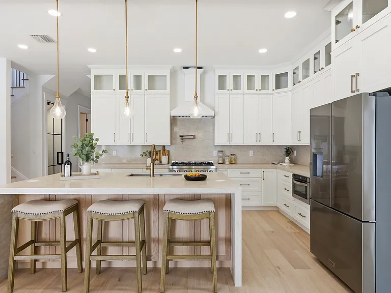 920 W Alfred St — Photo 31