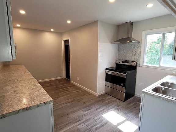 3rd image of 5811 Bermuda Dr