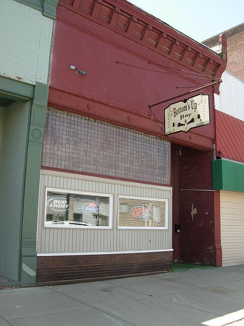 1st image of 33 E Vincennes St